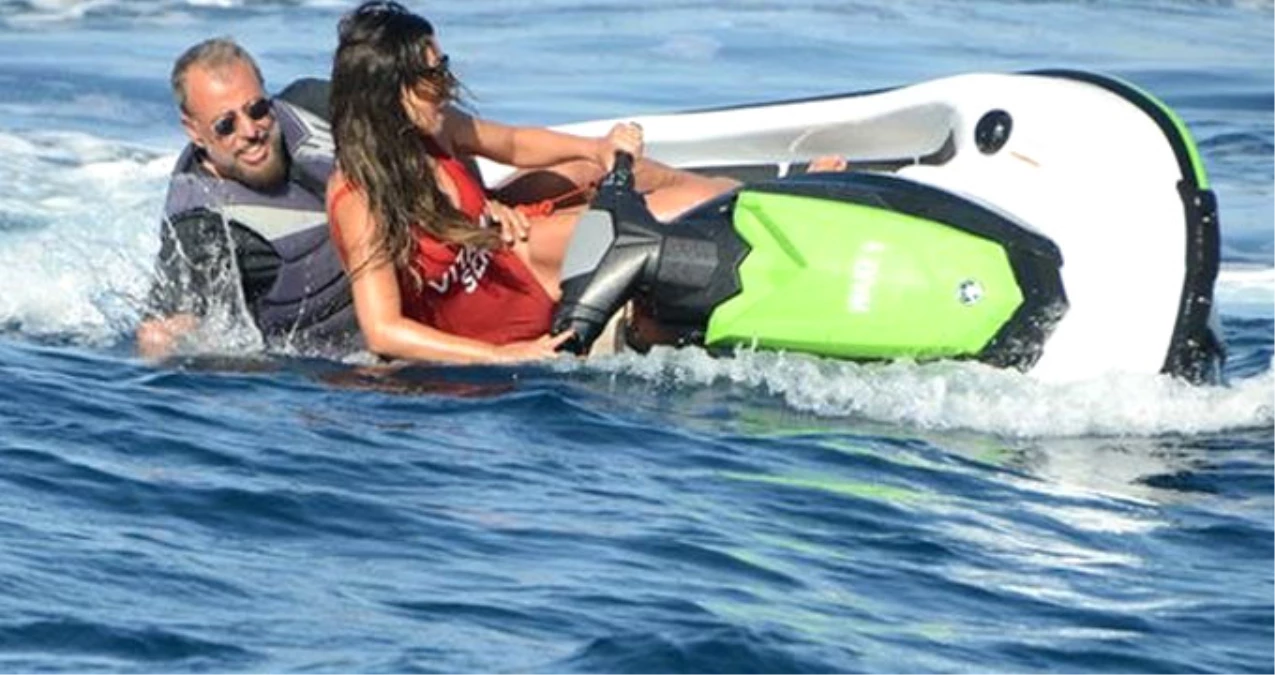 Hamdi Alkan ile Eşi Selen Görgüzel Jet Ski\'den Düşünce, Ortaya Komik Görüntüler Çıktı