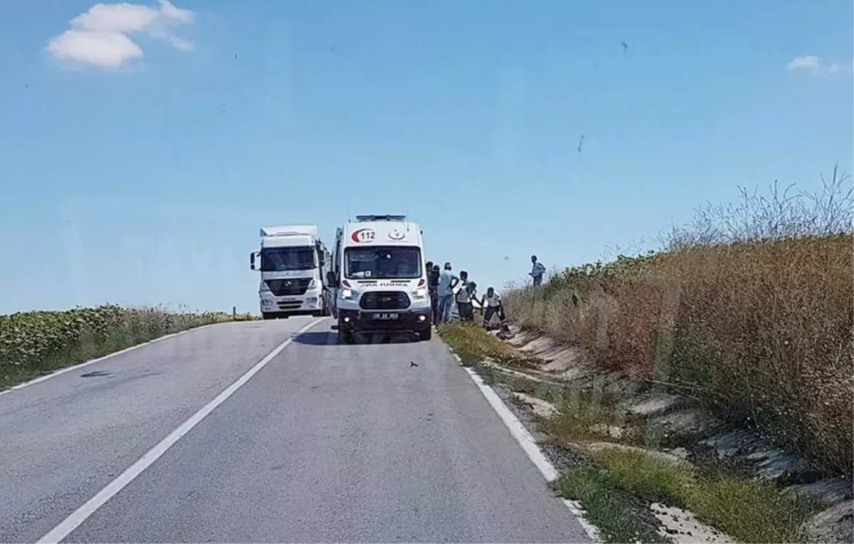 Hayrabolu\'da Otomobil ile Motosiklet Çarpıştı : 1 Ölü