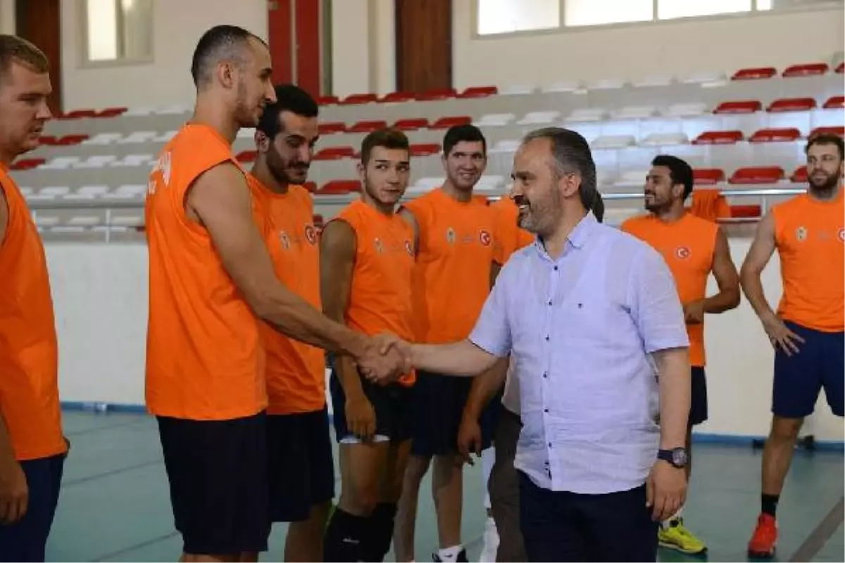 İnegöl Belediyespor Voleybolda Sezonu Açtı