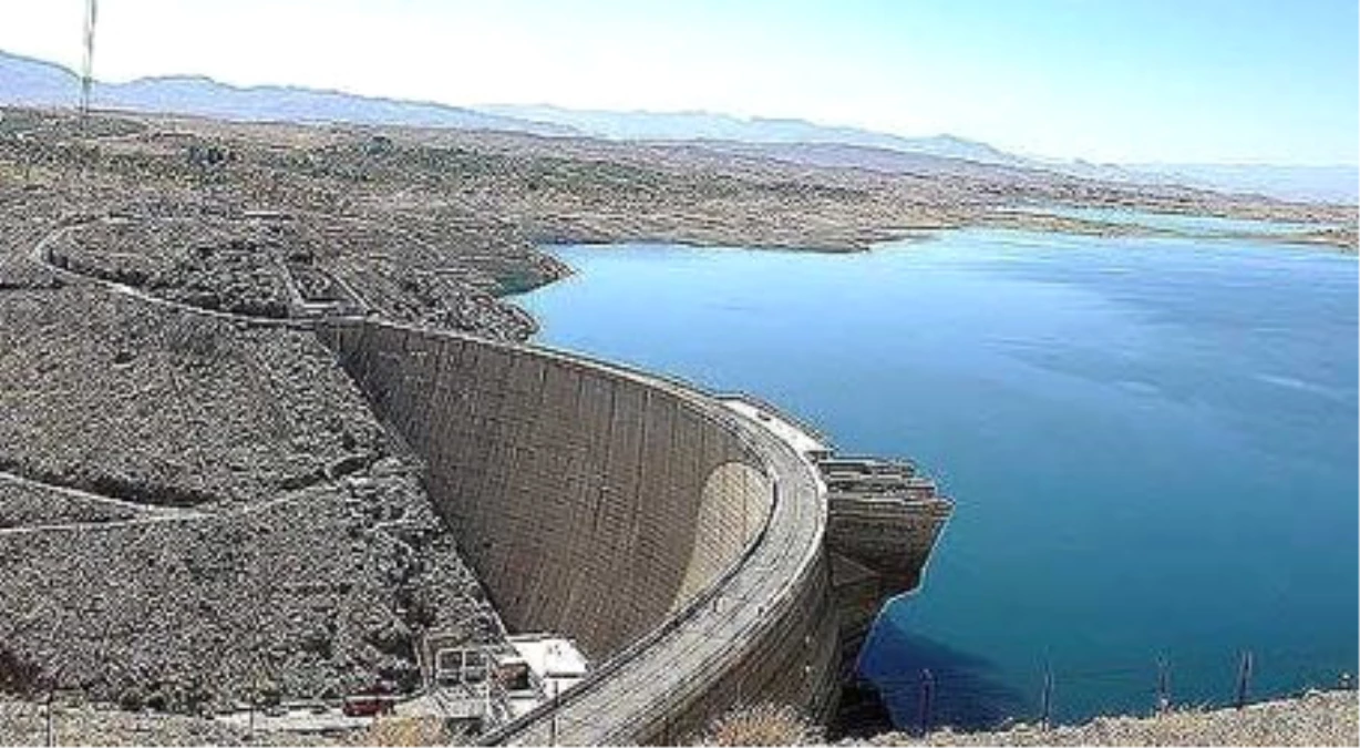 İran\'daki Su Sorunu, Siyasi Malzeme Olarak Kullanılıyor"