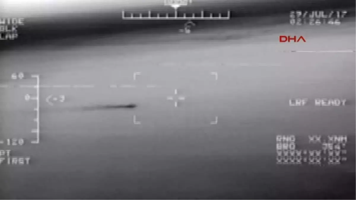 İzmir - Dikili Açıklarında Lastik Bot İçerisindeki 62 Göçmen Yakalandı