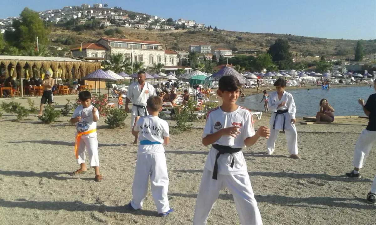 Karate Antrenmanı Denizde Sona Erdi