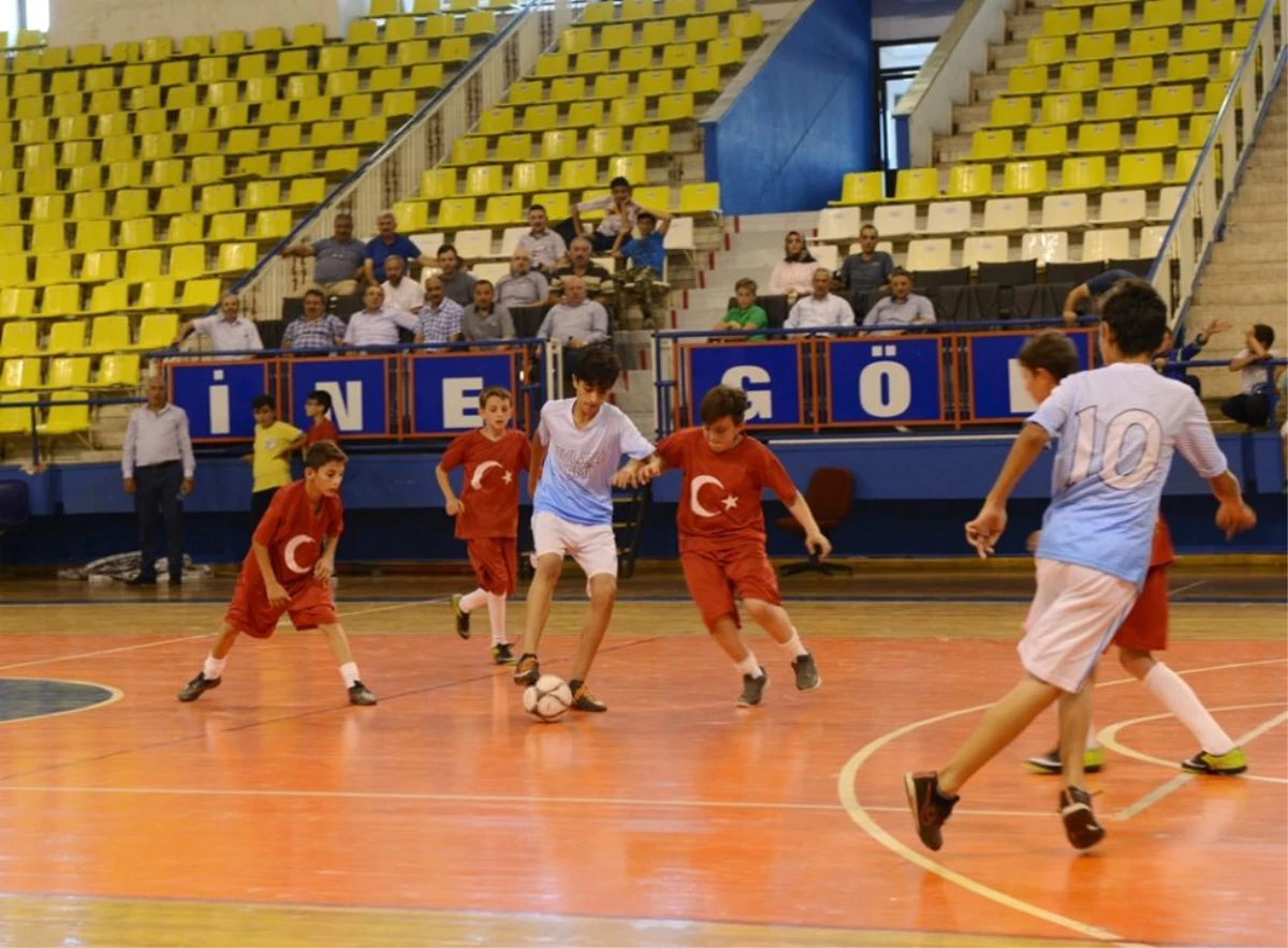 Kuran Kursları Futsal Turnuvasının Şampiyonu Mevlana Cami