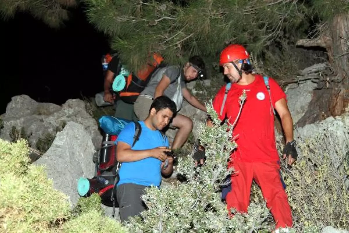 Likya Yolu\'nda Kaybolan 3 Üniversite Öğrencisini Umke Kurtardı