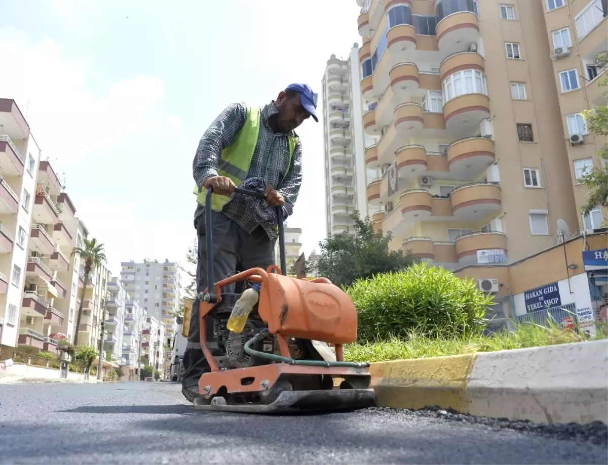 Mersin\'de Asfaltlama Çalışmaları Sürüyor