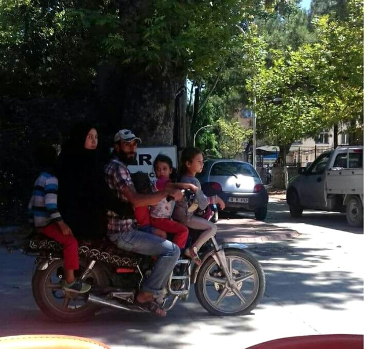 Motosiklette Tehlikeli Yolculuk
