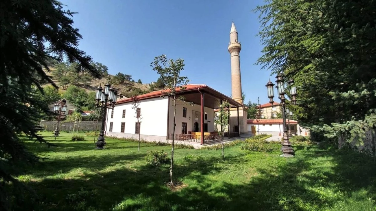 Nallıhan\'da Tarihi Caminin Restorasyon Çalışmaları Tamamlandı