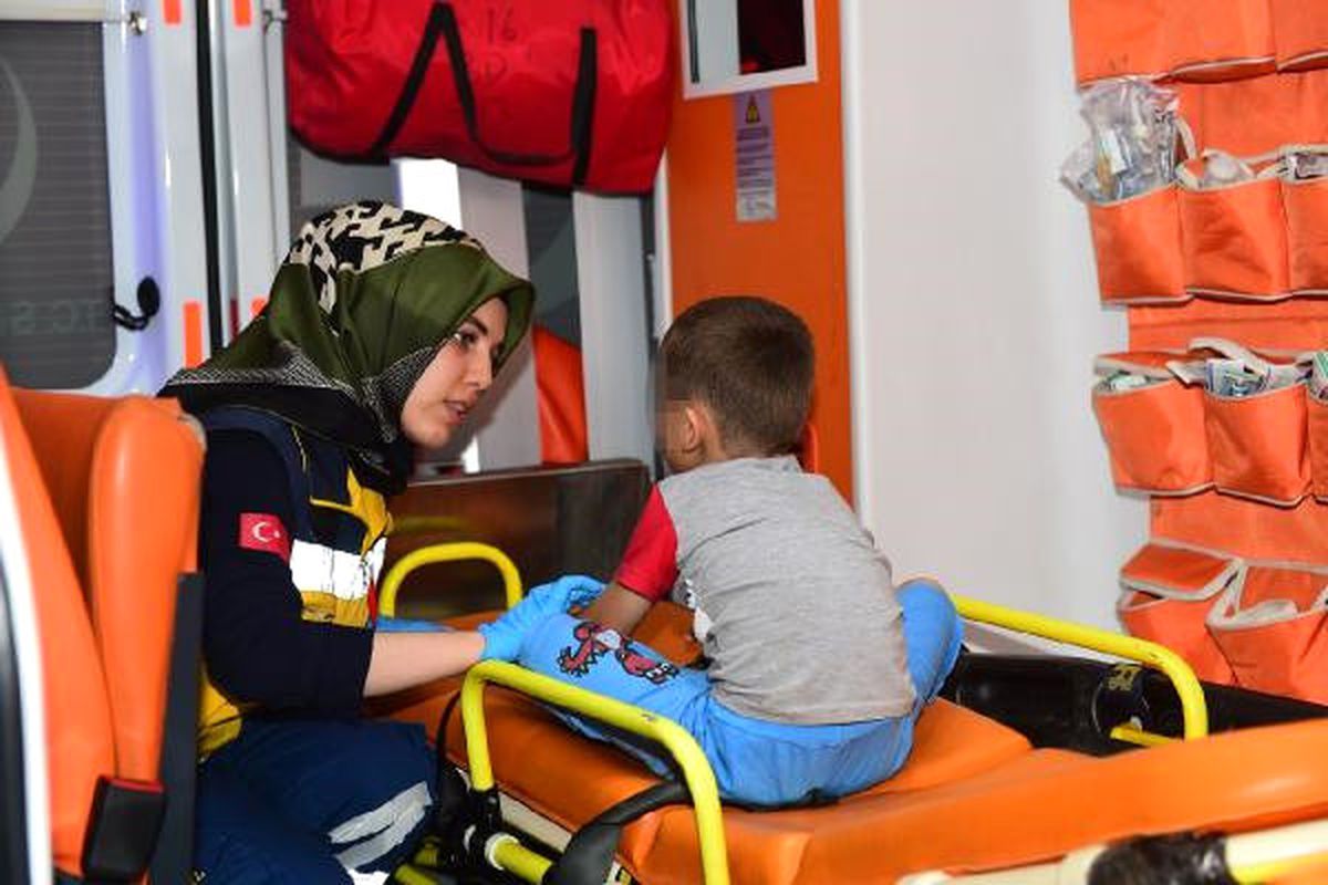 Otomobille Yeğenini Gezdirirken Kaza Yaptı