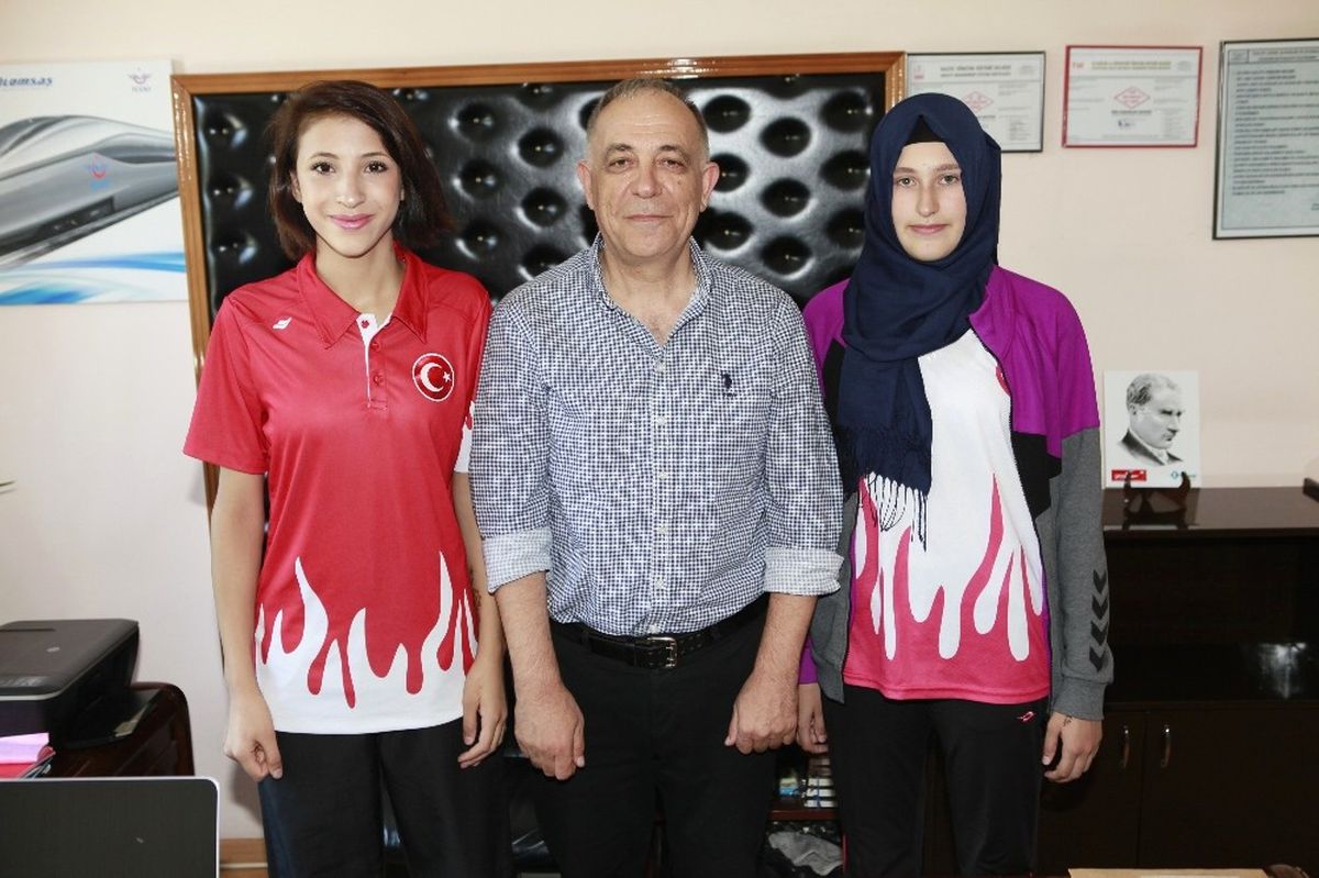 Şampiyonları Başarılar Dileyerek Uğurladı