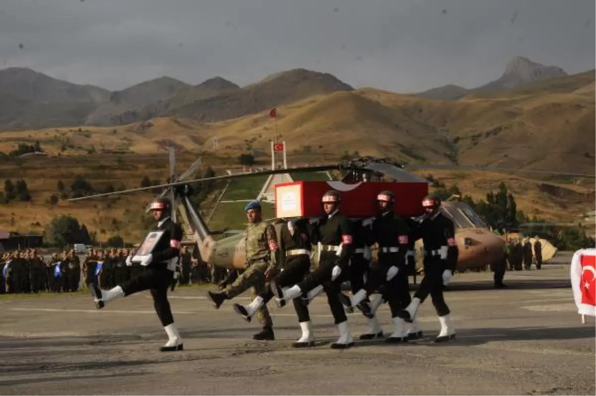 Şehit Korucu İçin Hakkari\'de Tören Düzenlendi