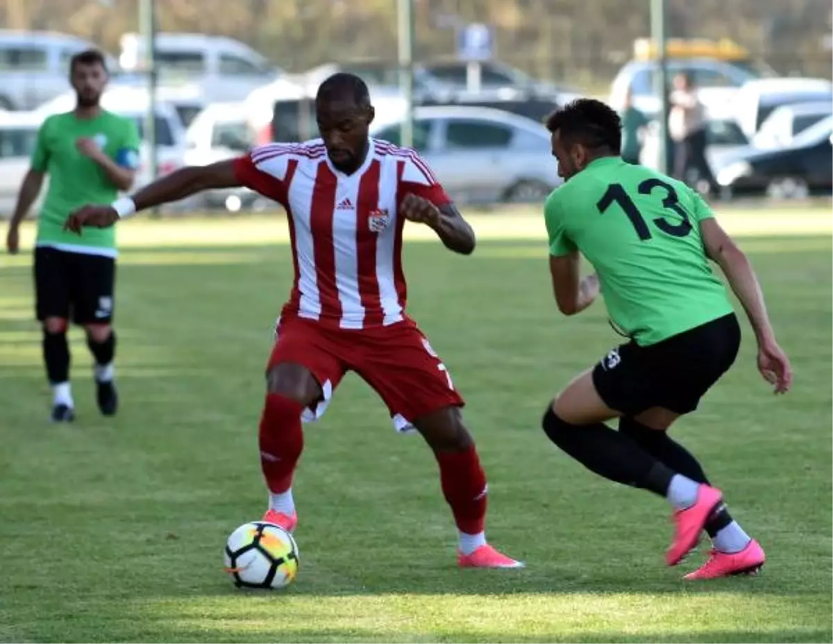 Sivasspor Hazırlık Maçında Sivas Belediyespor\'u 3-1 Yendi