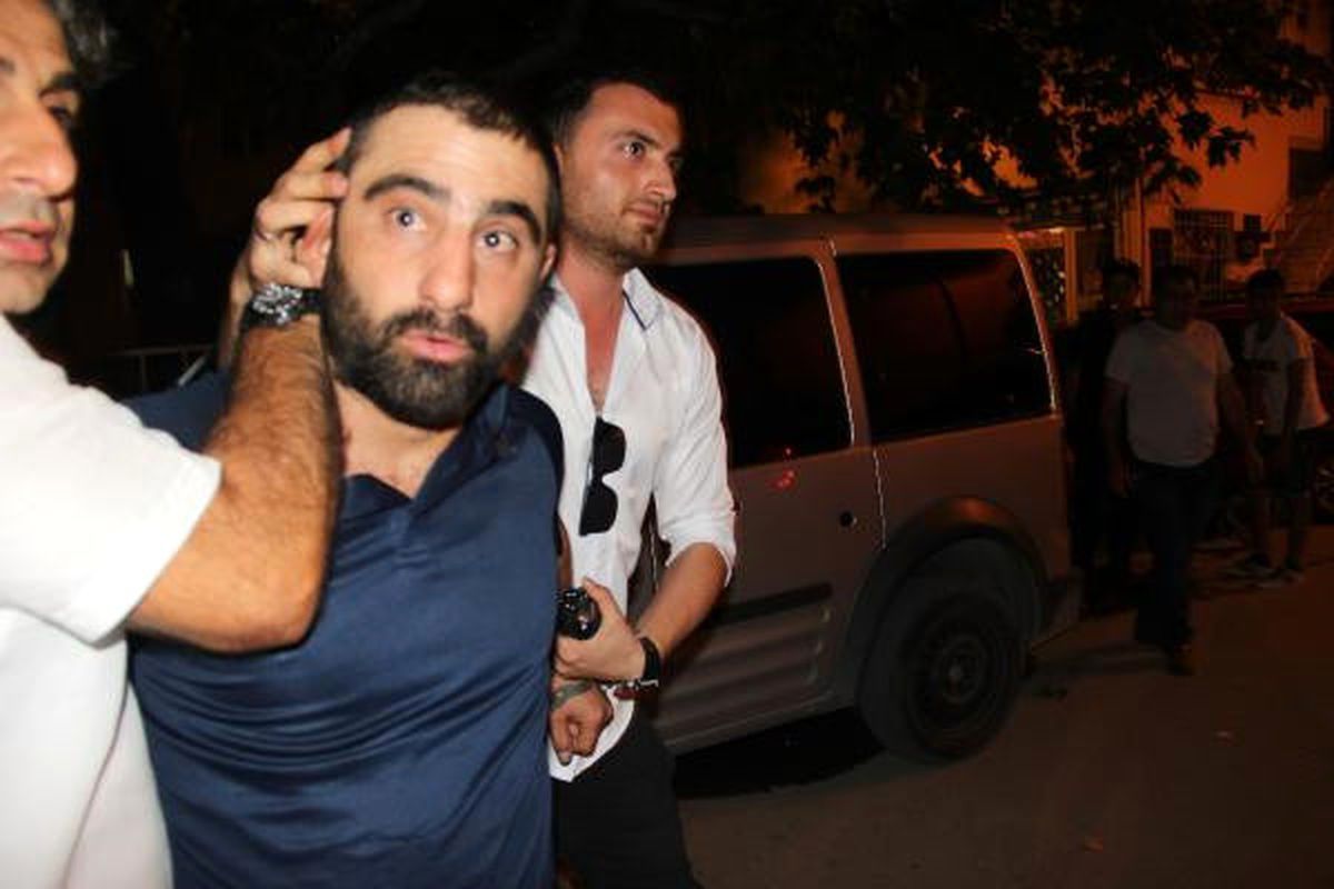 Trafikte Yol Vermemekle Suçladığı Sürücünün Aracına Ateş Açtı