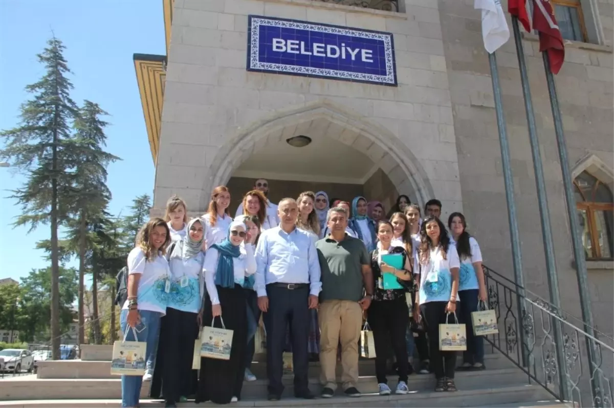 Türkçe Yaz Okuluna Katılan Öğrenciler Nevşehir Belediyesini Ziyaret Etti