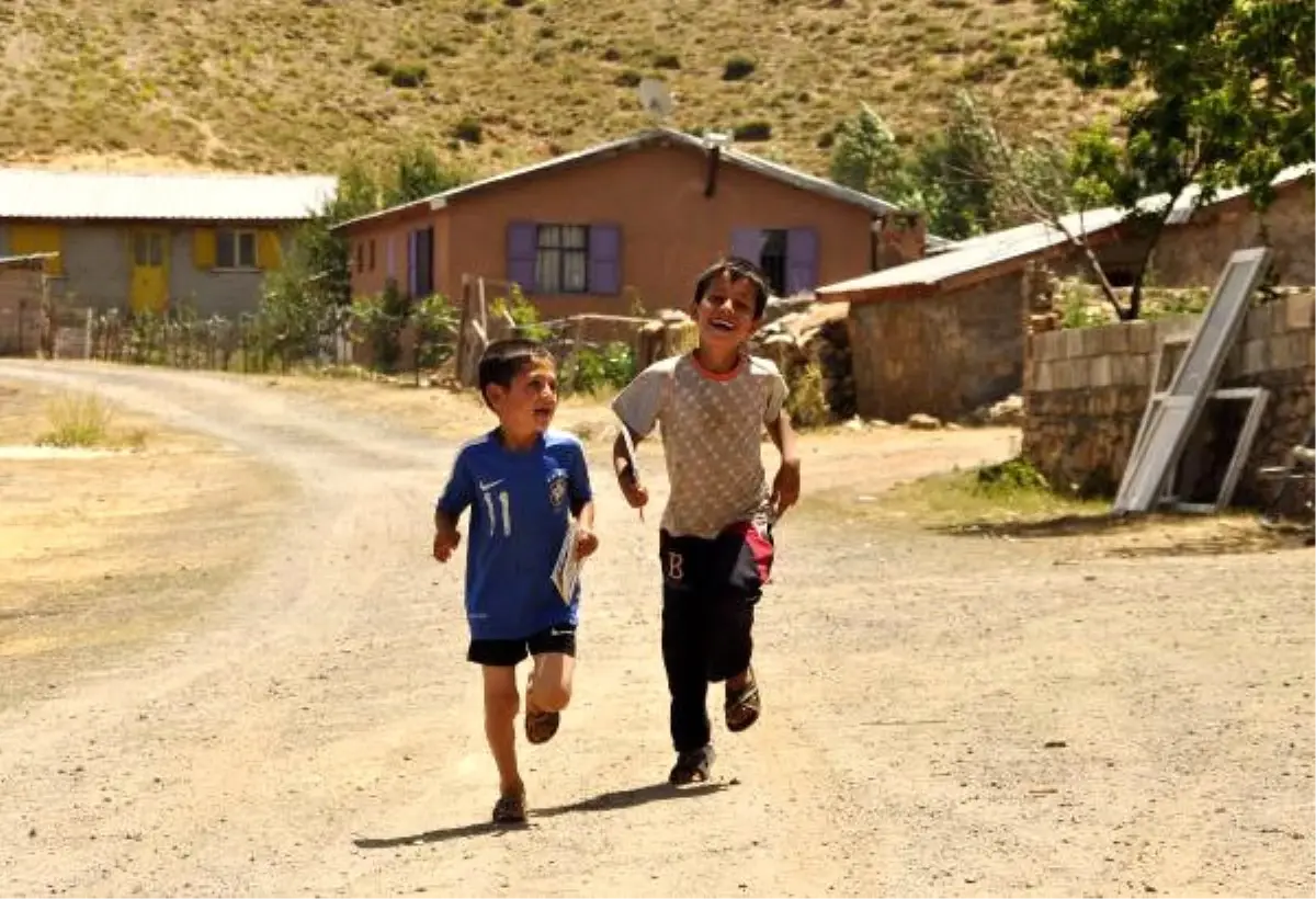 Yayla Çocukları Kitapların Renkli Dünyasında Yolculuğa Çıkıyor