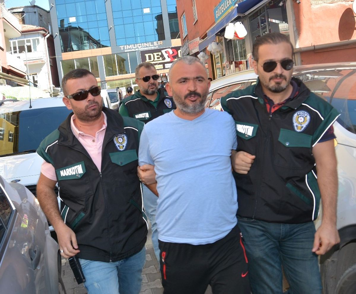 Aksaray\'da Uyuşturucu Tacirlerine Operasyon: 10 Gözaltı