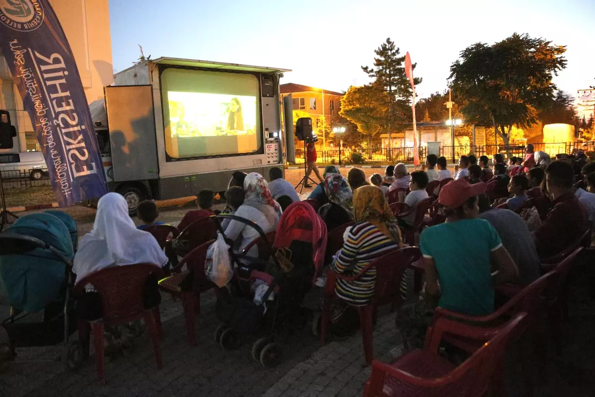 Alpu\'da Açık Hava Sinema Gecesine Yoğun İlgi