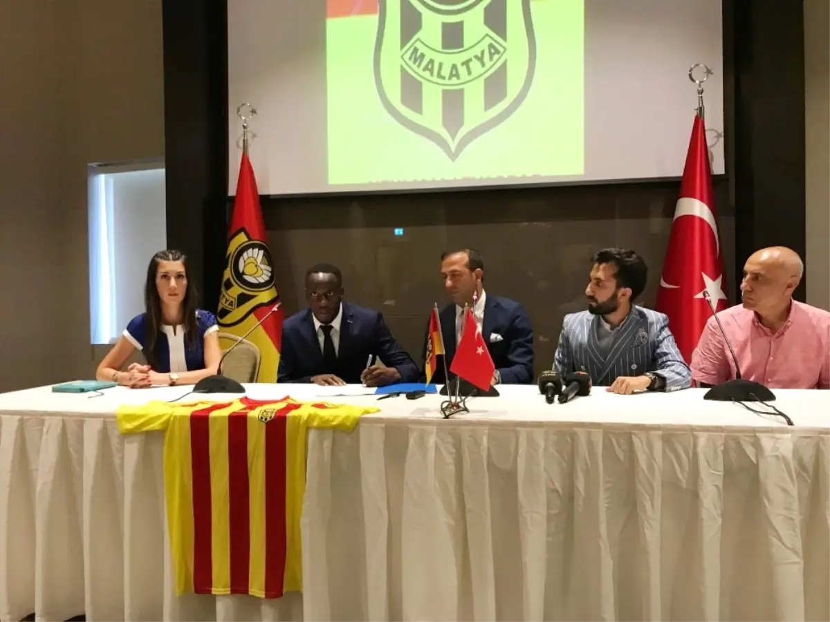 Aly Cissokho, Evkur Yeni Malatyaspor\'a İmzayı Attı