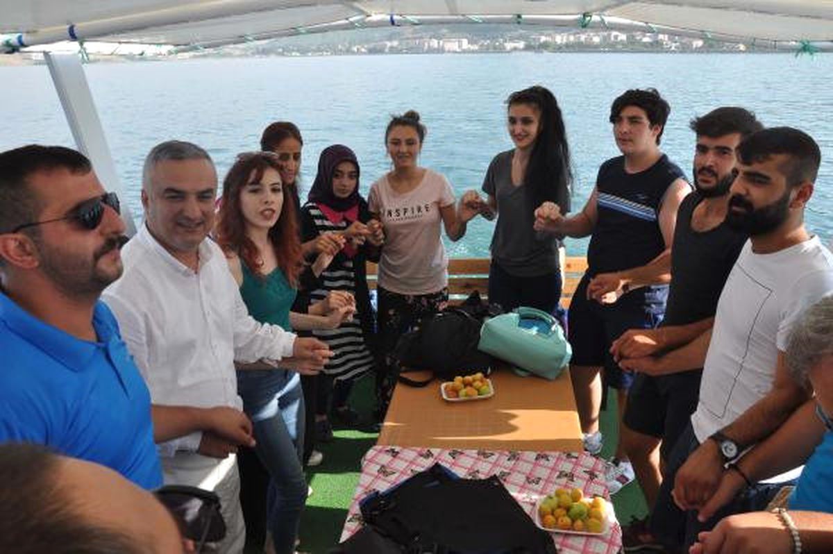 Artvinliler Kardeş Şehirler Projesiyle Bitlis\'i Gezip, Horon Tepti (2)