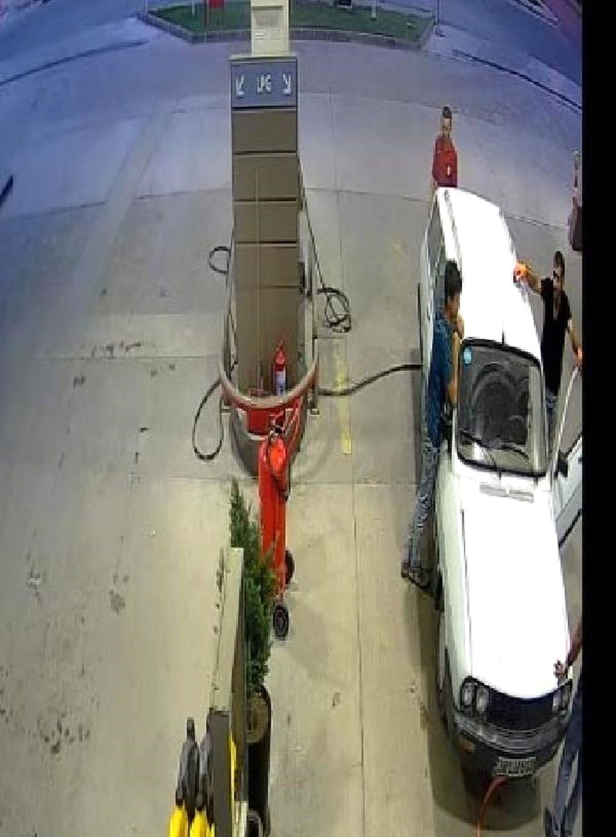 Çaldığı Otomobile Yakıt Aldı