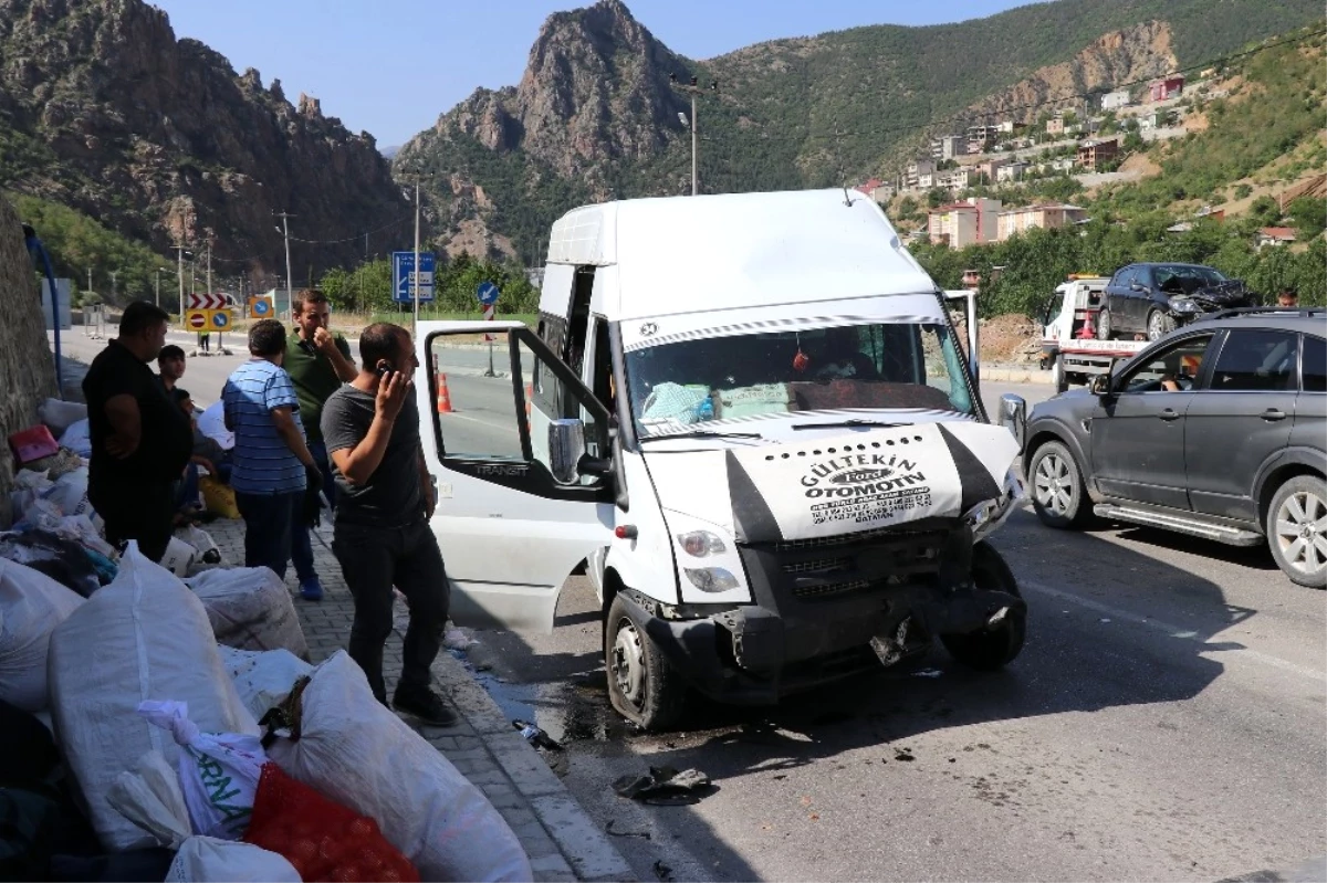 Fındık İşçilerini Taşıyan Minibüs Gümüşhane\'de Kaza Yaptı: 26 Yaralı