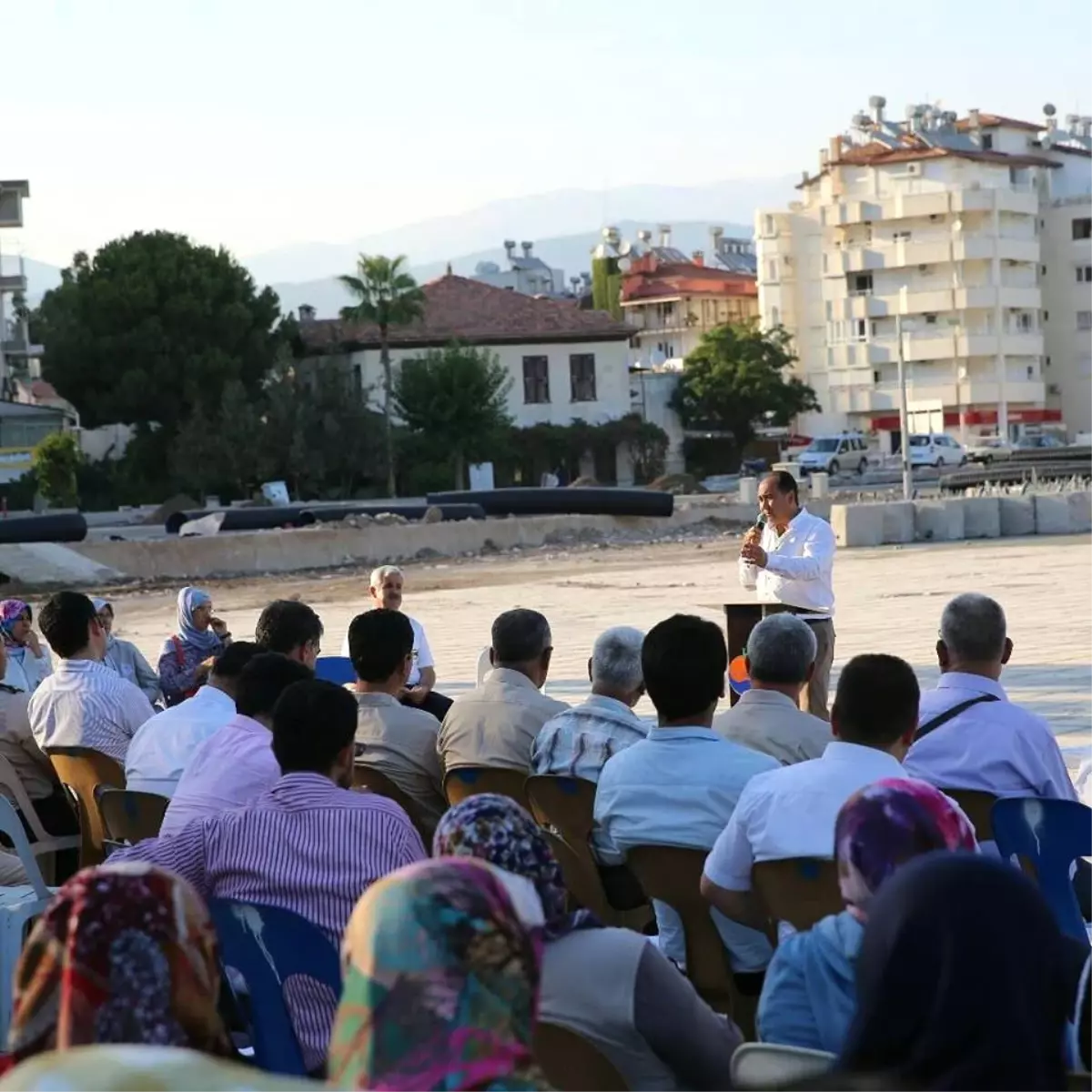 Finike\'de Hacı Adayları Uğurlandı