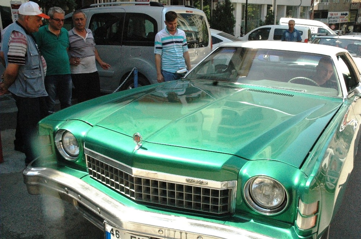 Gurbetçinin Klasik Otomobili Kahramanmaraş\'ta İlgi Odağı Oldu