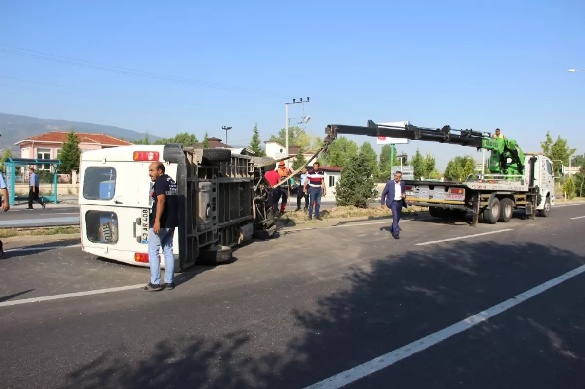 İşçi Minibüsü Devrildi: 8 Yaralı