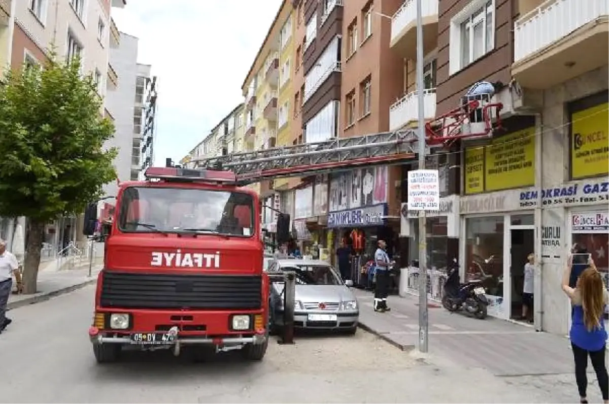 İtfaiye, Yavru Serçeyi Kurtardı