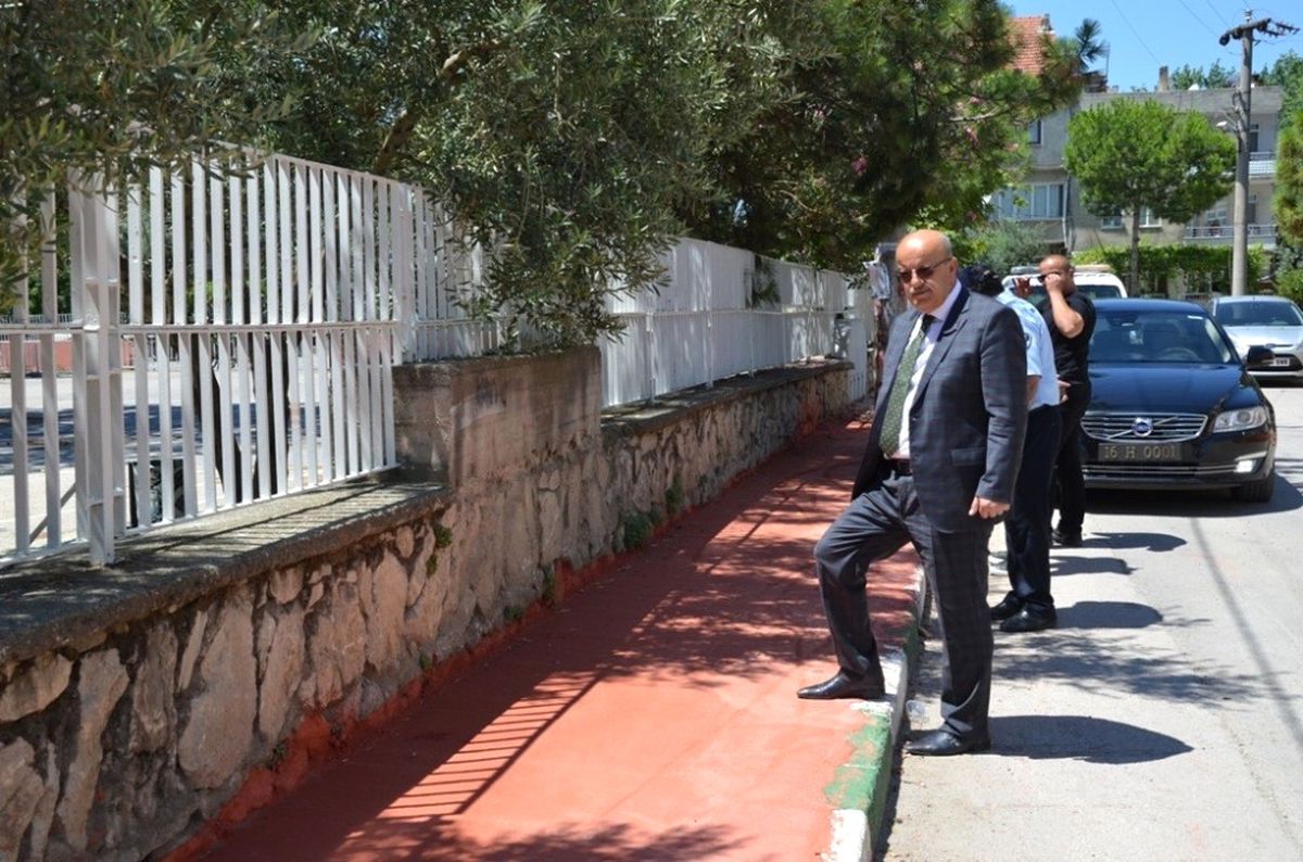 İznik\'te Kaldırımlar Onarılıyor