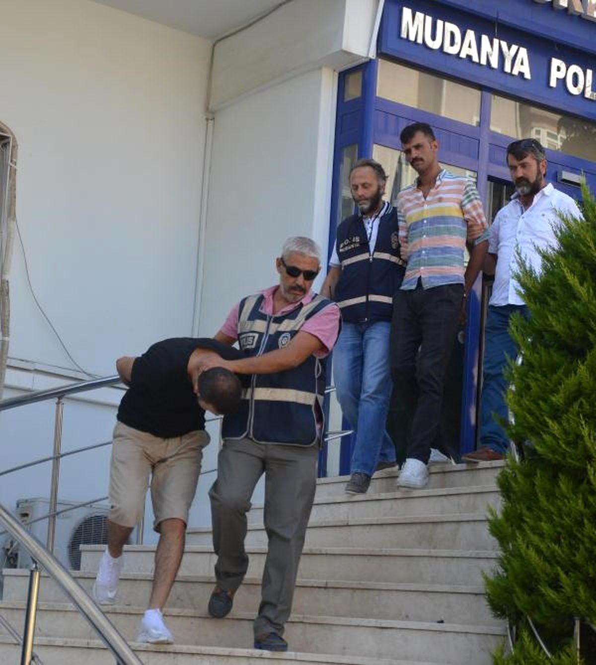 Kaçırıp, 2 Bin Lirası ve Cep Telefonunu Gasp Ettiler