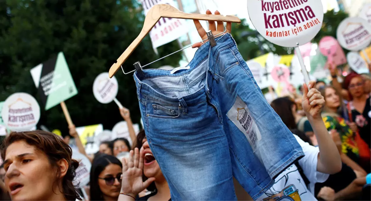 Kadınlar Özgürlükleri İçin "Kıyafetime Karışma!" Dedi