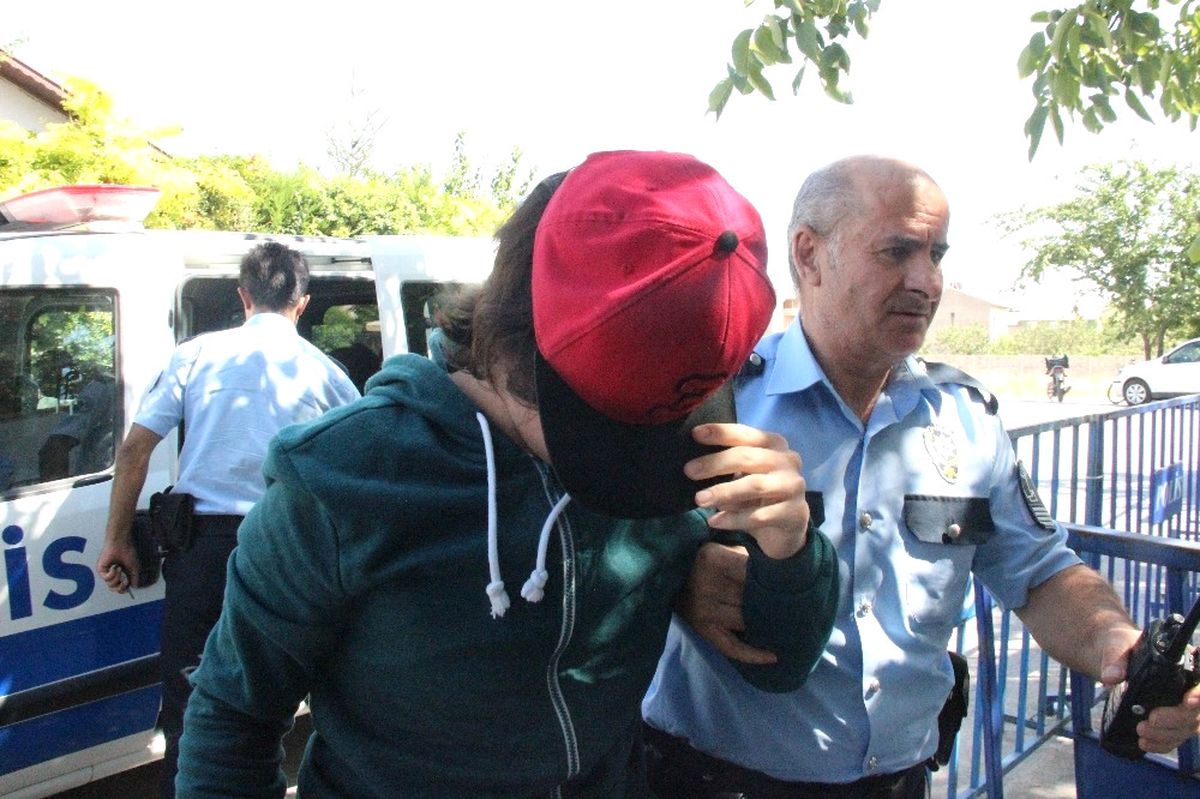 Konya\'da "Hero" Tişörtlü Gence Gözaltı