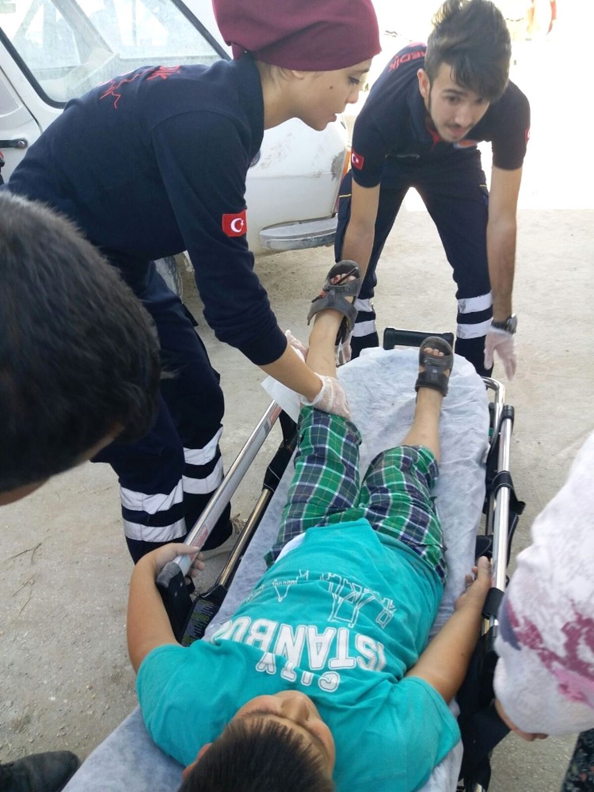 Küçük Çocuğun Ayağına İnşaat Demiri Saplandı