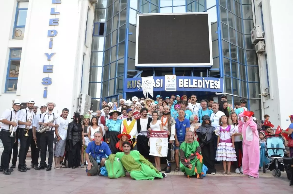 Kuşadası Belediyesi Tiyatro Festivali Başladı