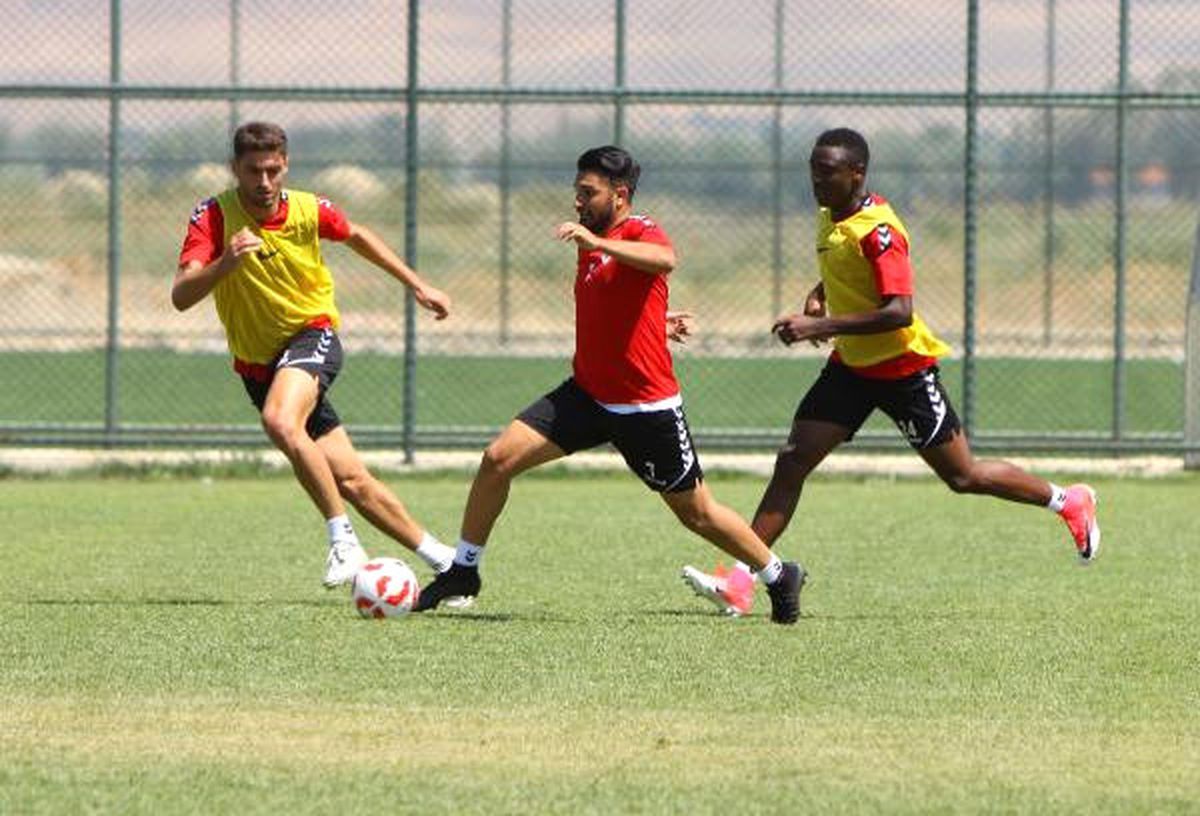 Manisaspor Teknik Direktörü: Afyon Kampında Oyuncularımız İyi Bir Gelişim Gösterdi