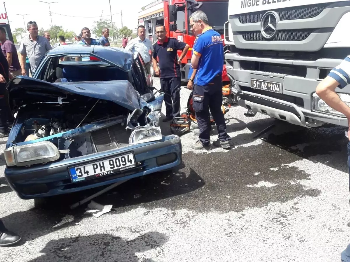 Niğde\'de Dikkatsiz Sürücülerin Kaza Bilançosu: 20 Yaralı, 1 Ölü