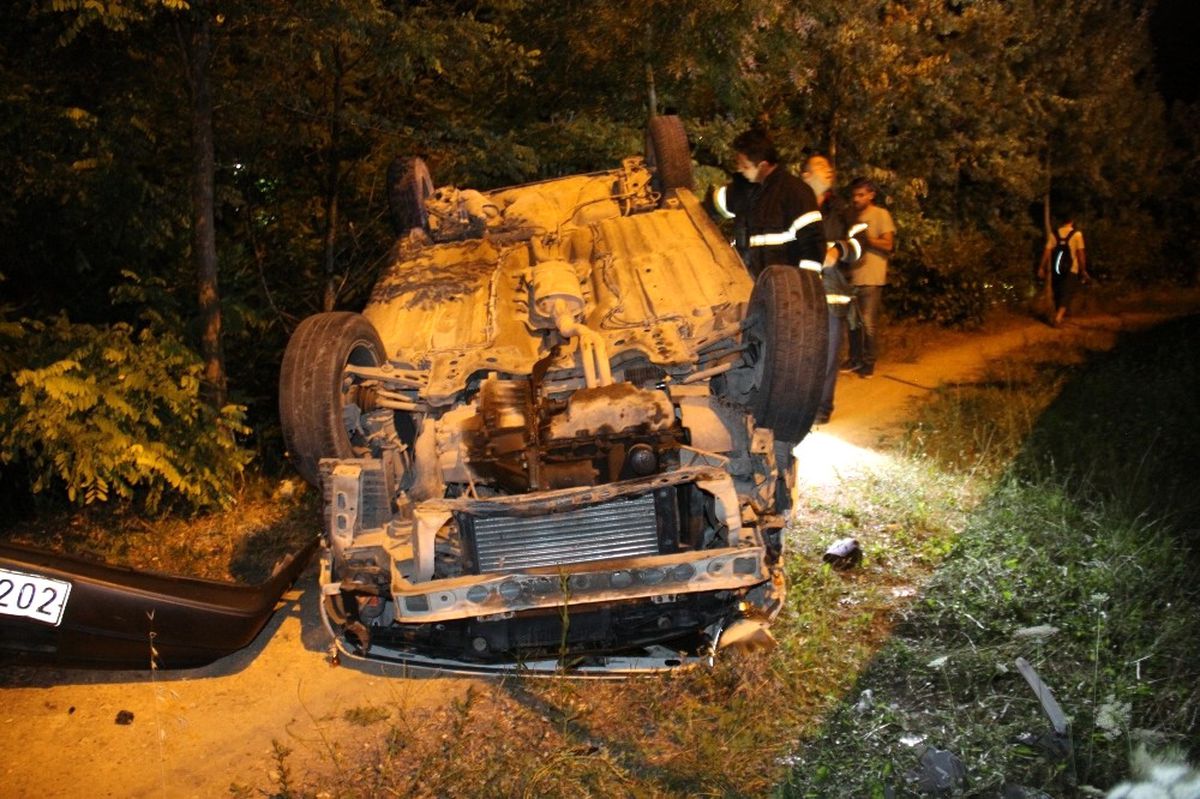 Otomobil 5 Metrelik Duvardan Uçtu: 1 Yaralı