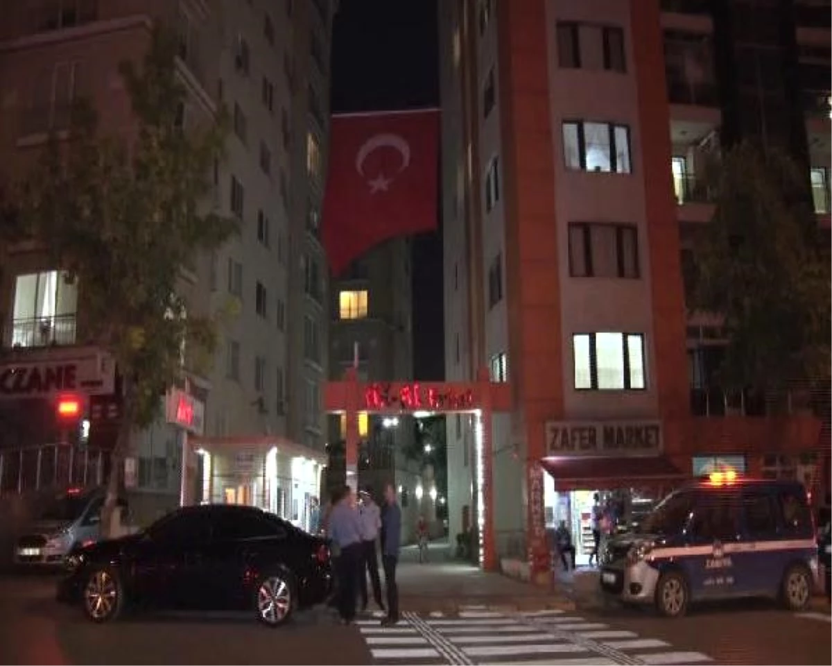 Şehit Binbaşı Ümit Çelik\'in Ağabeyinin İstanbul\'da Yaşadığı Eve Ateş Düştü