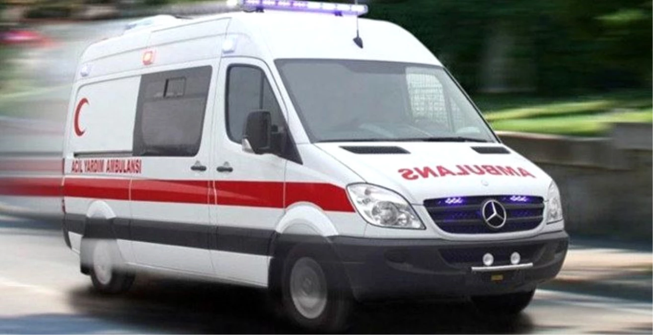 Sivas\'ta Minibüs ile Kamyonet Çarpıştı: 9 Yaralı
