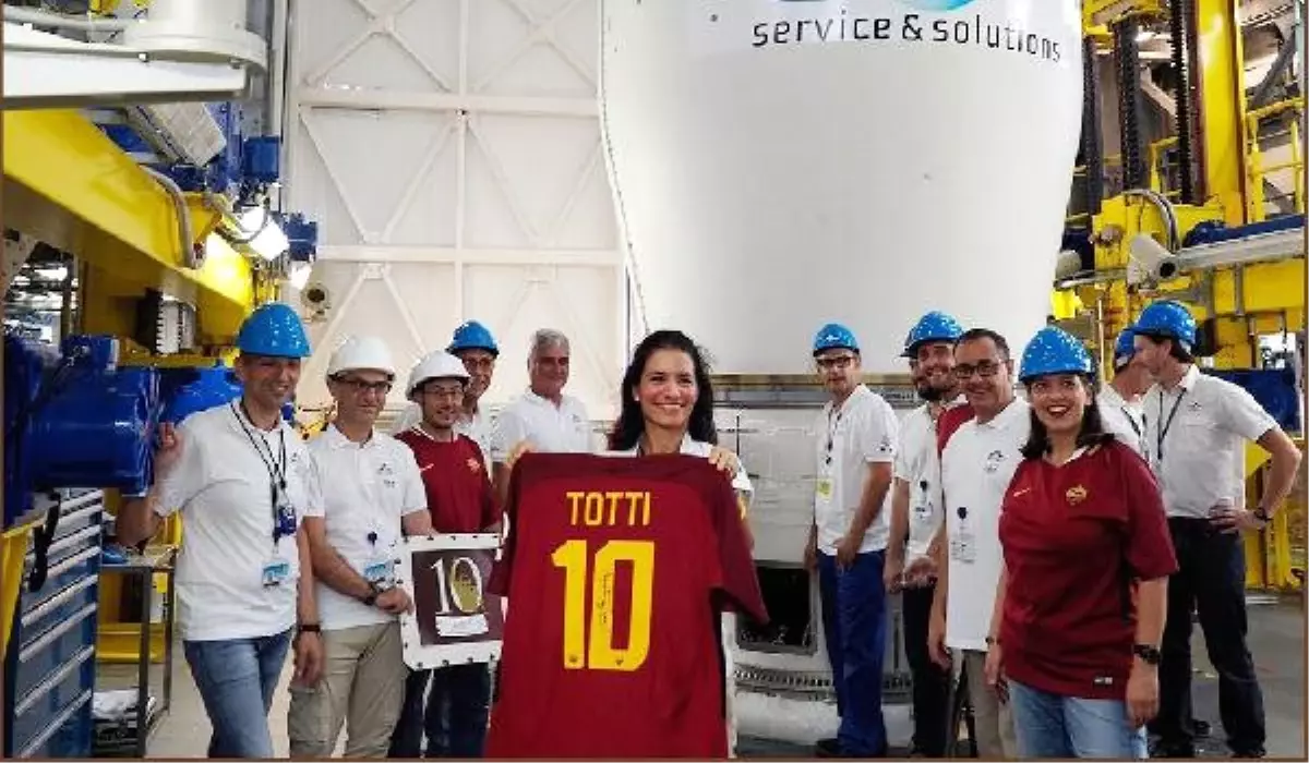 Totti\'nin Forması Artık Uzayda