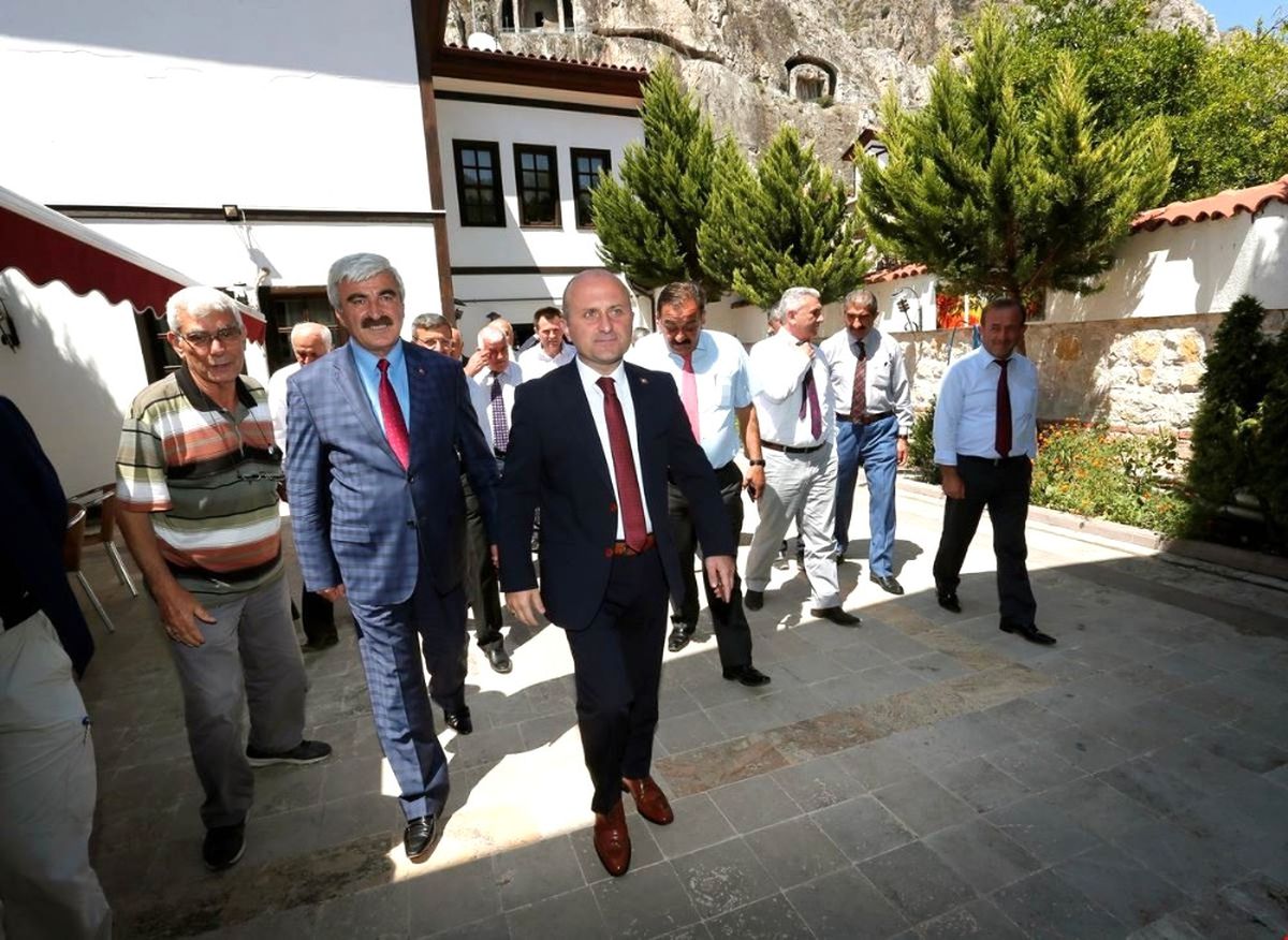 Vali Varol: "Sıcak Asfalt Programını Aksatmadan Uygulayacağız"