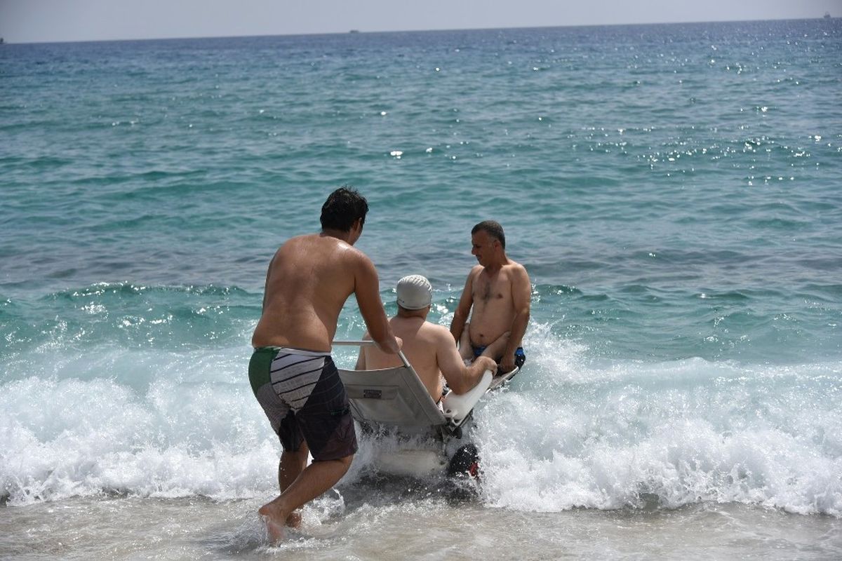 Alanya\'da Engelli Bireylerin Deniz Keyfi