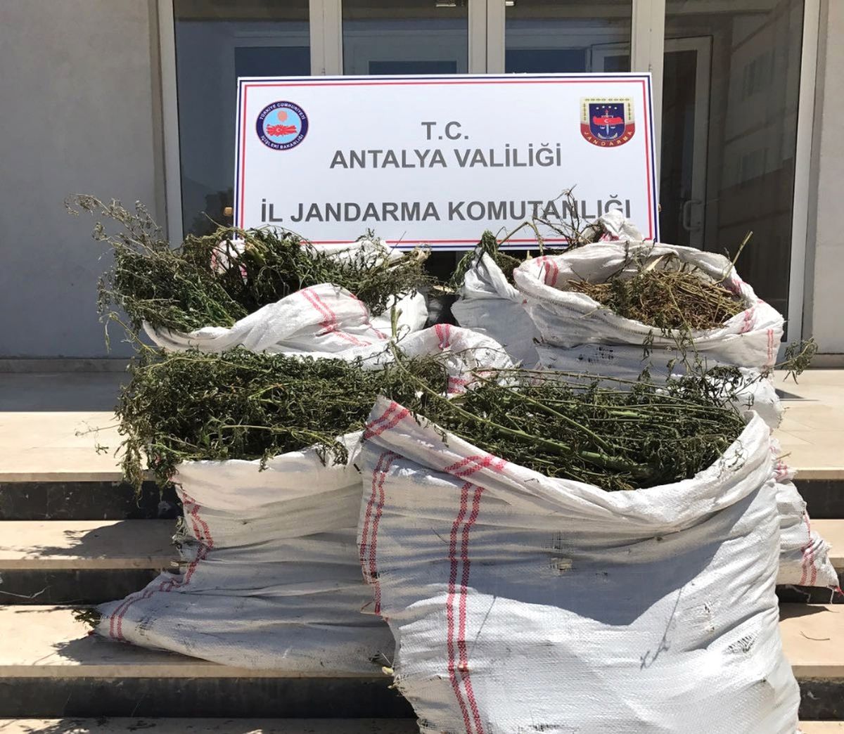 Antalya\'da 68,5 Kilo Uyuşturucu Ele Geçirildi