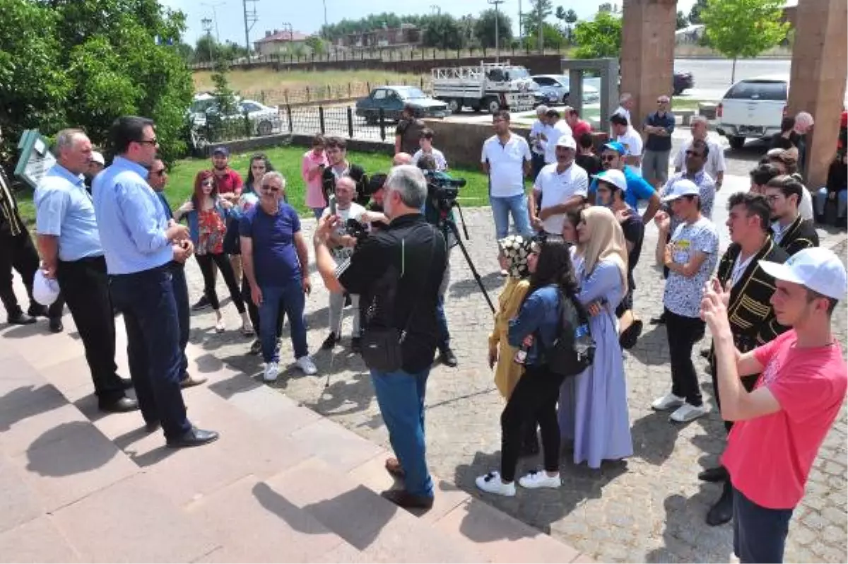 Artvinliler Bitlis\'te İlçelerdeki Tarihi Mekanları Gezdi