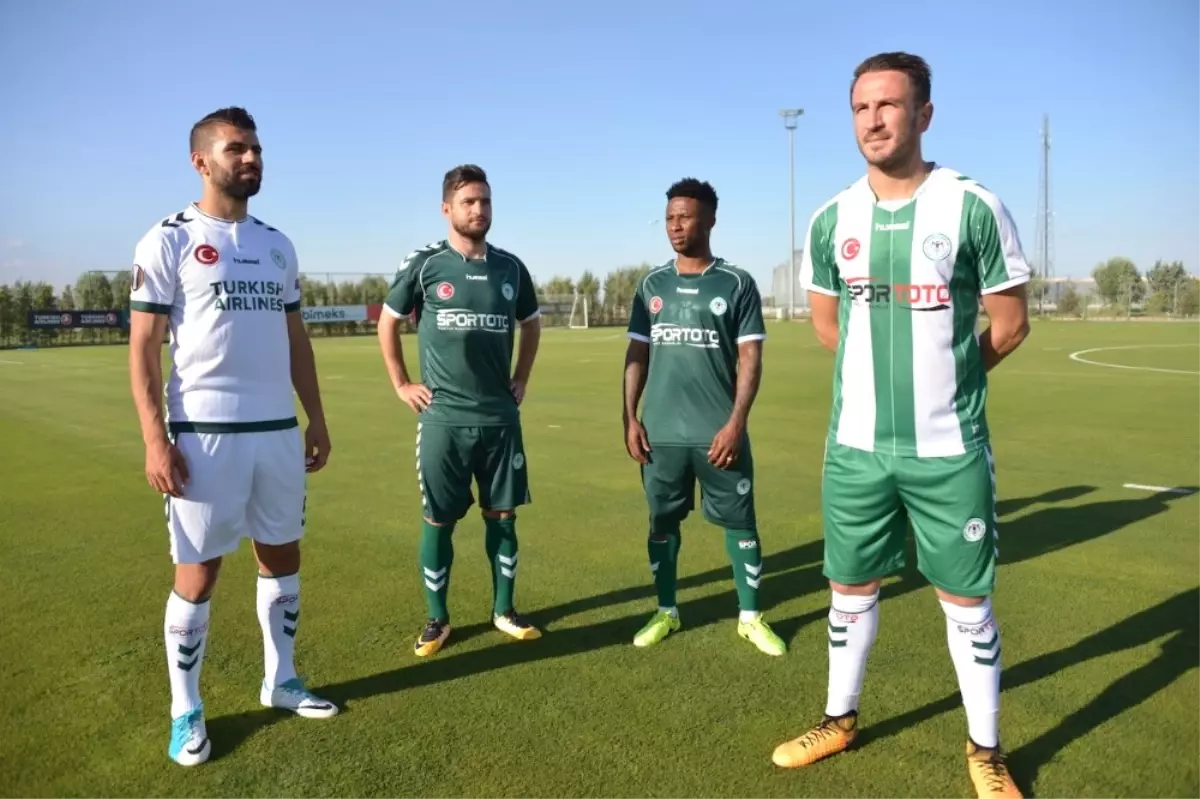 Atiker Konyaspor\'un Yeni Sezon Formaları Tanıtıldı