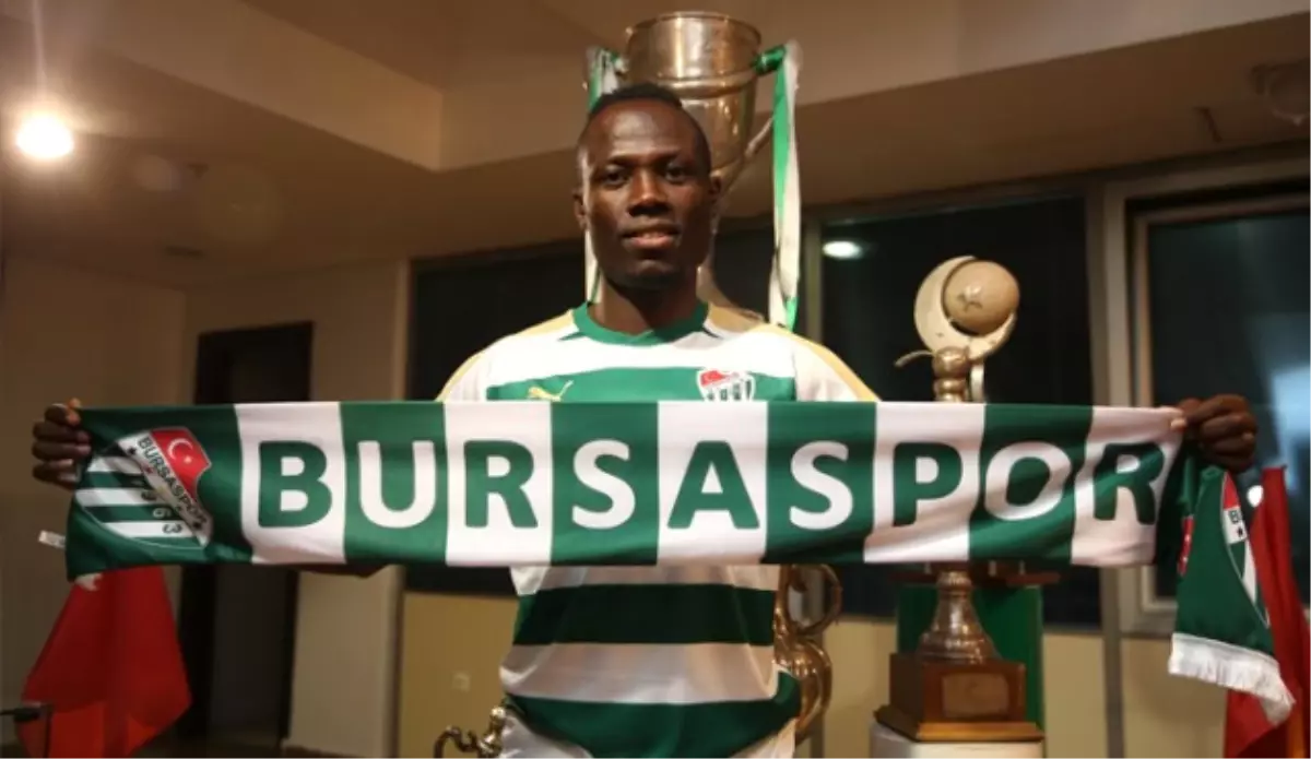 Bursaspor Badu ile Sözleşme İmzaladı