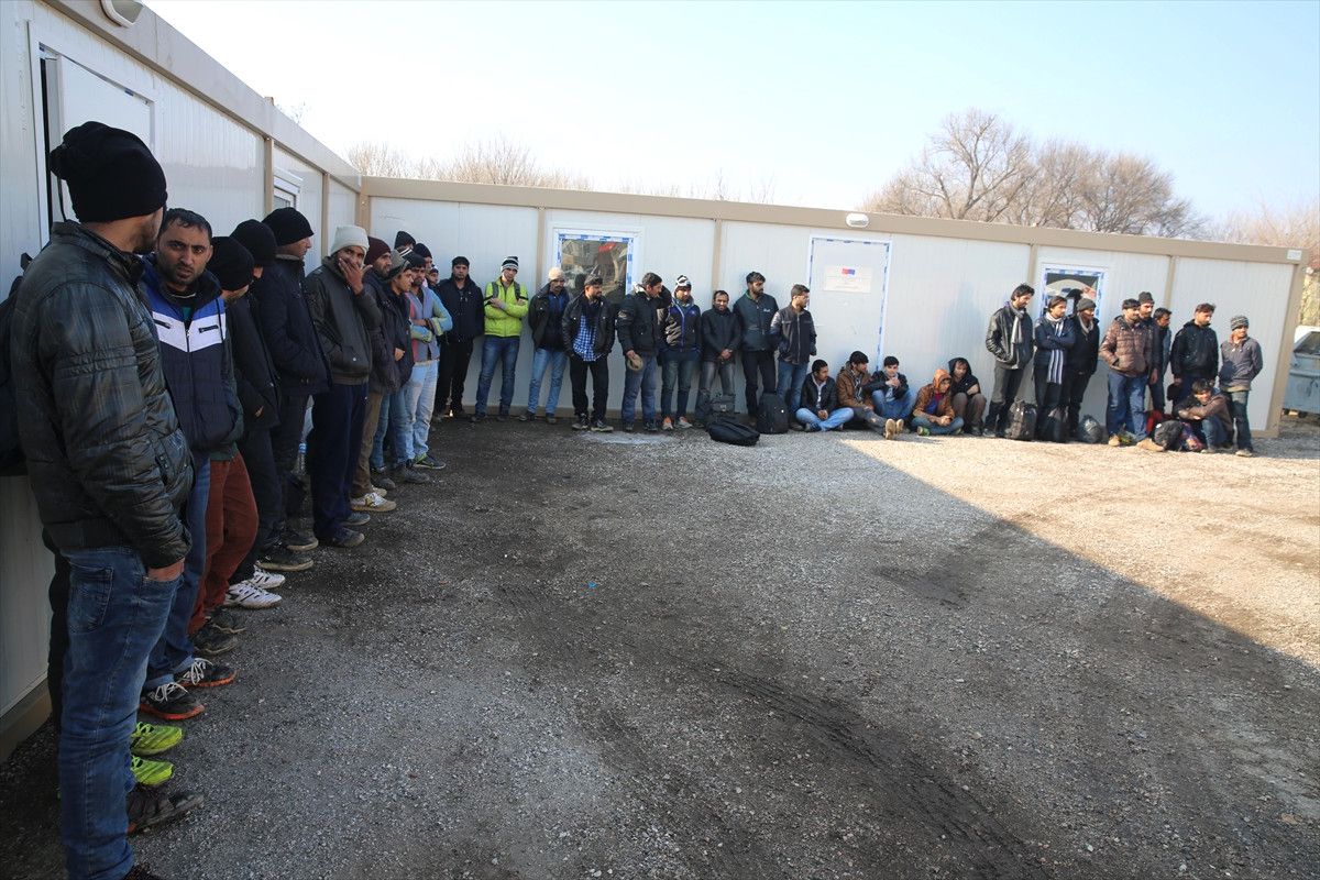 Edirne\'de 166 Kaçak ve Sığınmacı Yakalandı