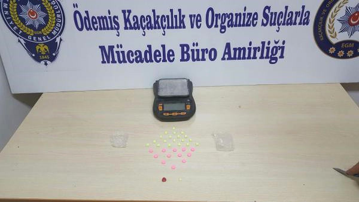 İzmir\'de Uyuşturucu Operasyonu
