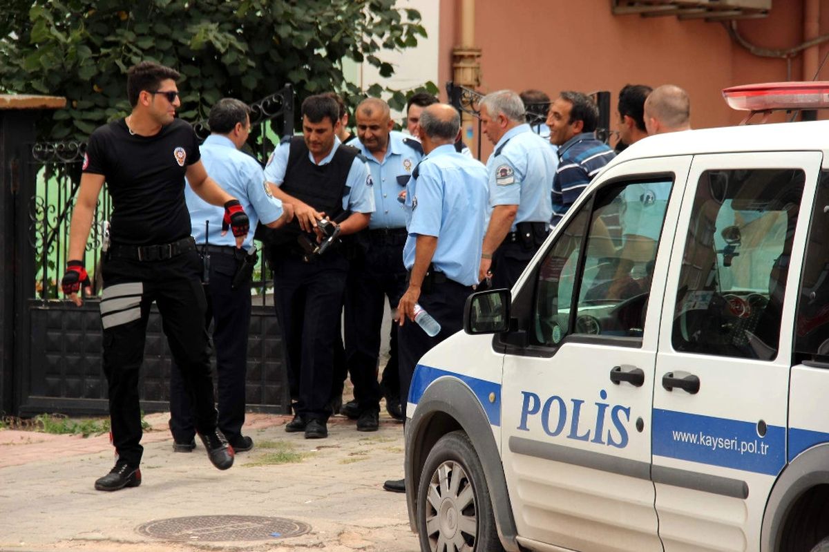 Kayınbabasının Evini Basıp Eşini Rehin Aldı