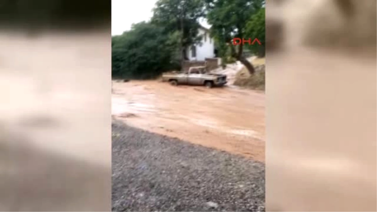 Konya\'da Şiddetli Yağış Çayırbağı Mahallesi\'ni Vurdu